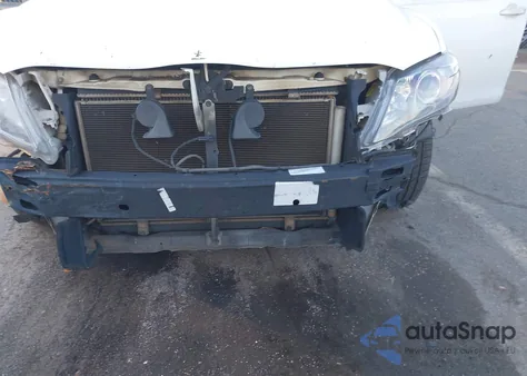 2011 Toyota Camry Se z USA, uszkodzony, nr VIN 4T1BF3EK1BU582457